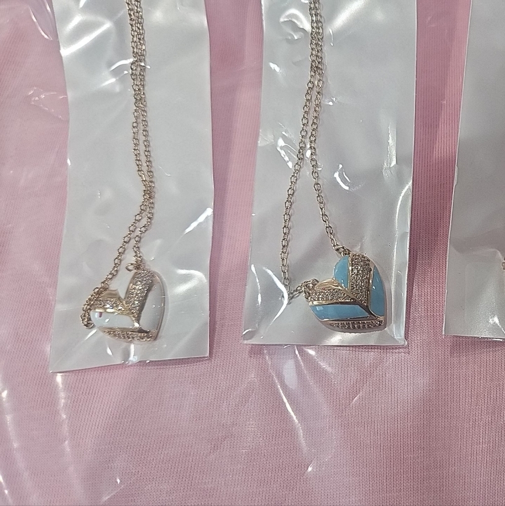 Elegant Heart Pendant Necklace - Red and Blue